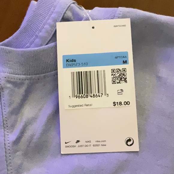 New with tags Nike short sleeve graphic T-shirt girls or boys - Picture 4 of 4